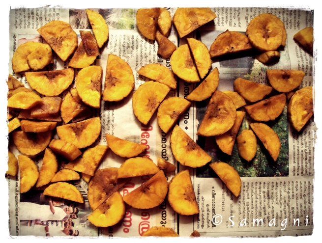 Deep fried raw plantain pieces