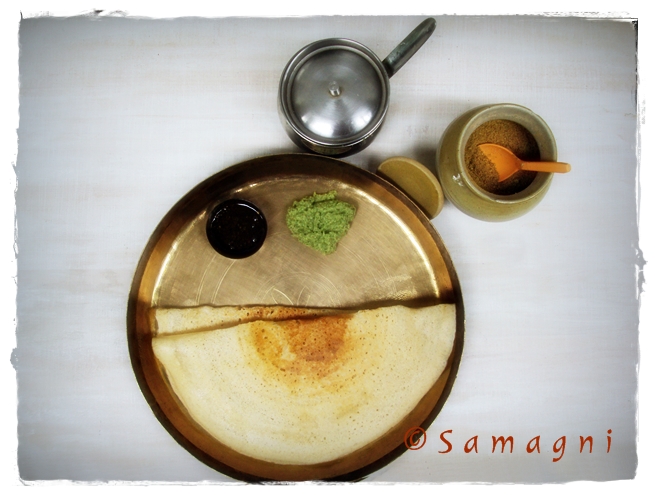 Dosa served with Navaratna chutney and podi